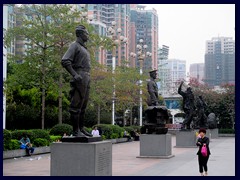 Martyr's Park was built in 1954 to commemorate martyrs who died bravely for the communist party. It has a cemetary and many monuments, like the Uprising Monument. It is nowadays surrounded by Yuexiu's skyscrapers and shopping malls.